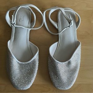 NWOT Zara Rhinestone Flats in Champagne - Size 6